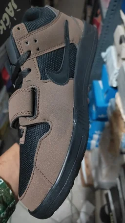 Travis Scott Jumpman Dark Mocha - UK 6