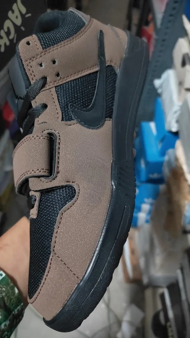 Travis Scott Jumpman Dark Mocha - UK 6