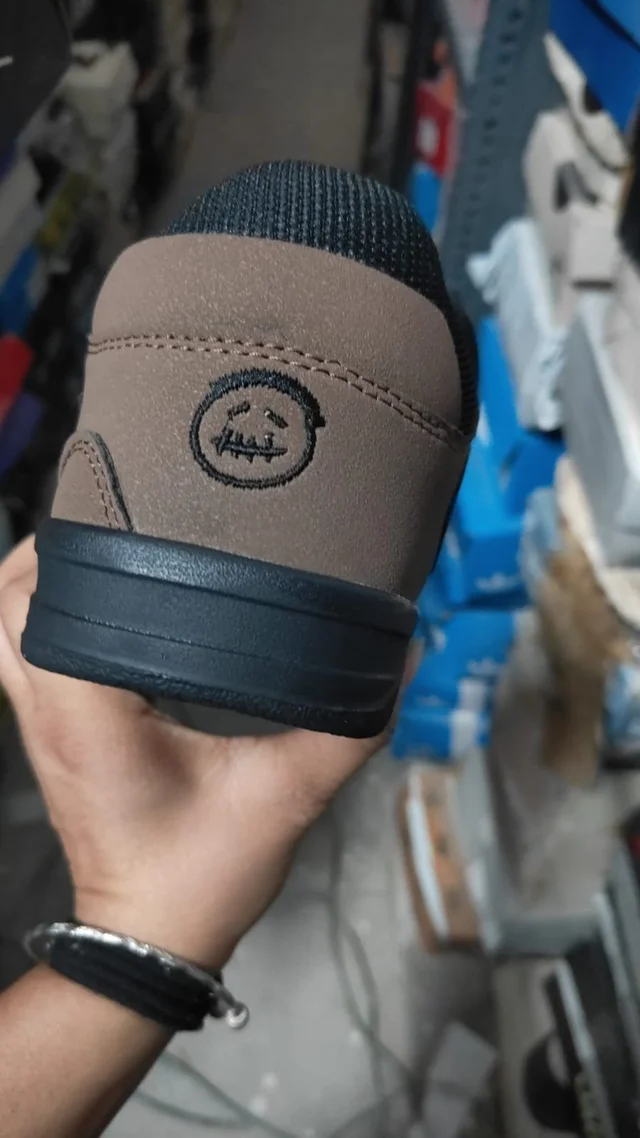 Travis Scott Jumpman Dark Mocha - UK 6