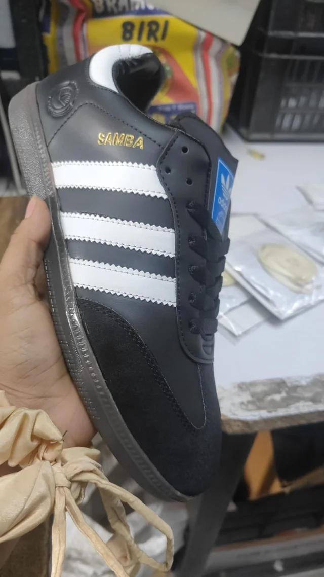 Adidas Samba Black - UK 6