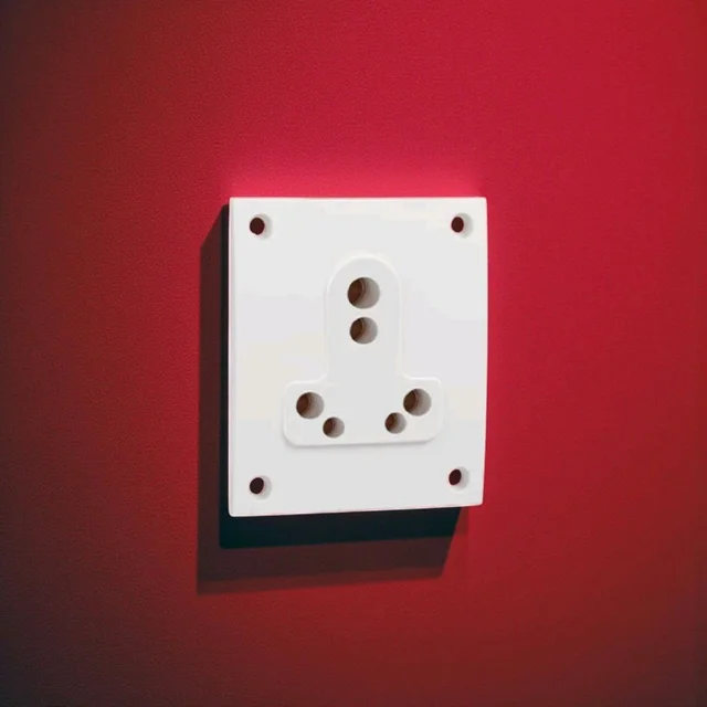 16 AMP. UNIVERSAL SOCKET