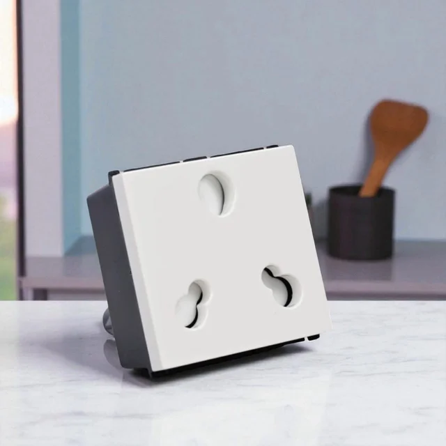 GOLDMEDAL AIR 16A./6A. 3 PIN SOCKET,2M - WHITE