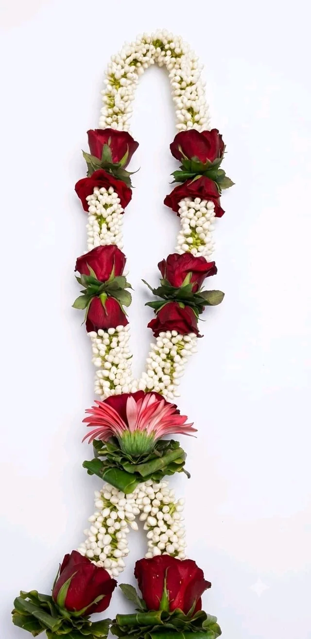 Traditional Garland With Jalbera Bottom