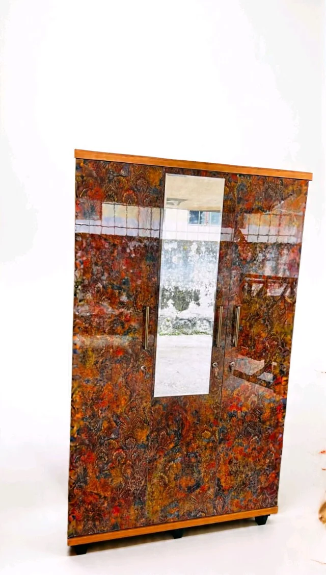 3 DOOR UV WARDROBE