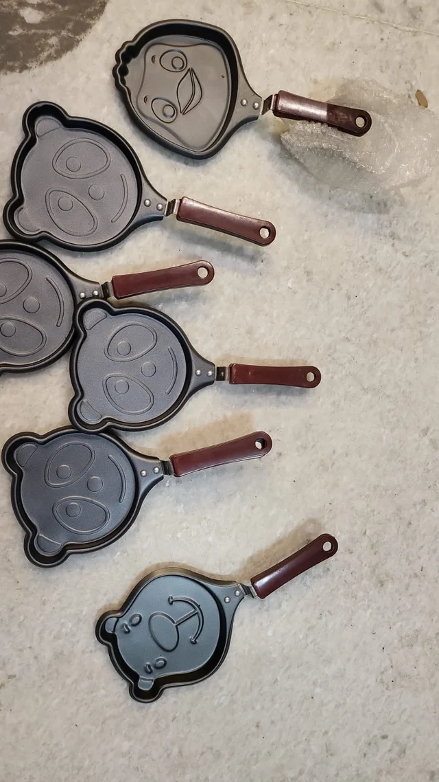 Cute mini pan for ur kids to make omlette, cheela n more Design random only