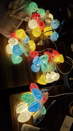 Cracked pattern string lights in 5 different patterns 10 pc in each string(example 10balls/stars)