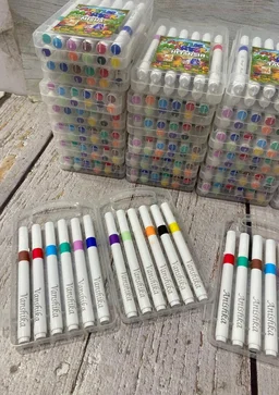 Personalized Acrylic Colour Kit includes 12 sketch pens with your name