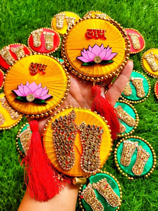 Shubh labh hanging with lakshmi charan combo Color random