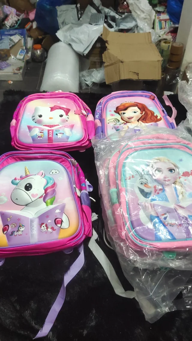 3 Pc Combo School bag š 16 Inches 3 Zipper Schoolbag With 3d pencil Pouch & insulated Lunch Bag cum sling