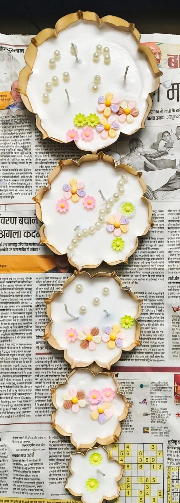 Set of 5 decorated wax urli (3/4/5/6/7 inches) Combo.Design n color of add ons mai slightly vary