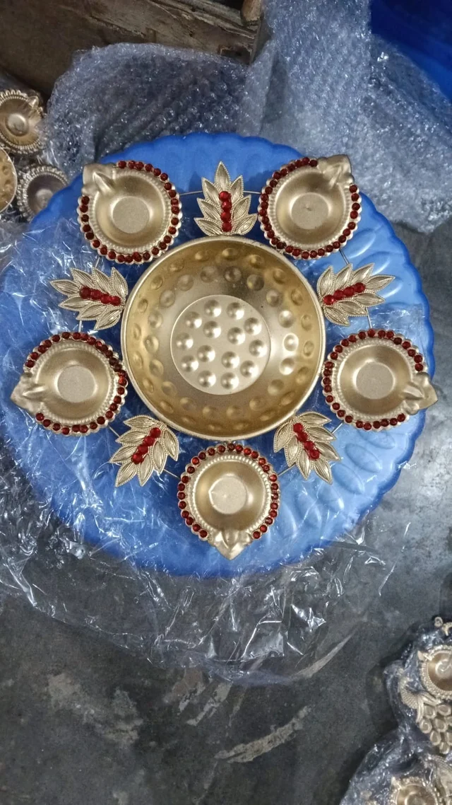 10 inch decorated urli Metal