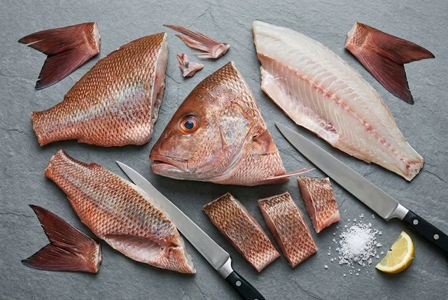 FreshFin Lutjanus campechanus / Red Fish - small, 800g, Cleaned & Cut