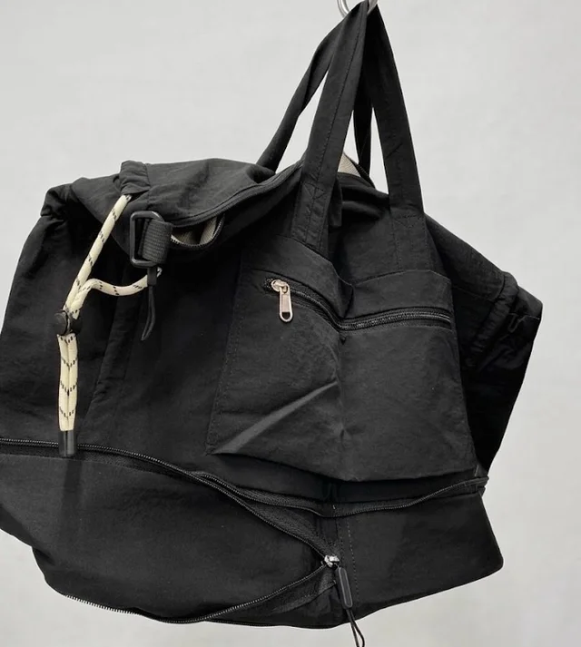 831 TRAVELLING BAG