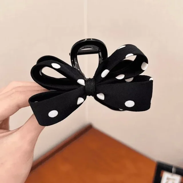 Bow Clutcher