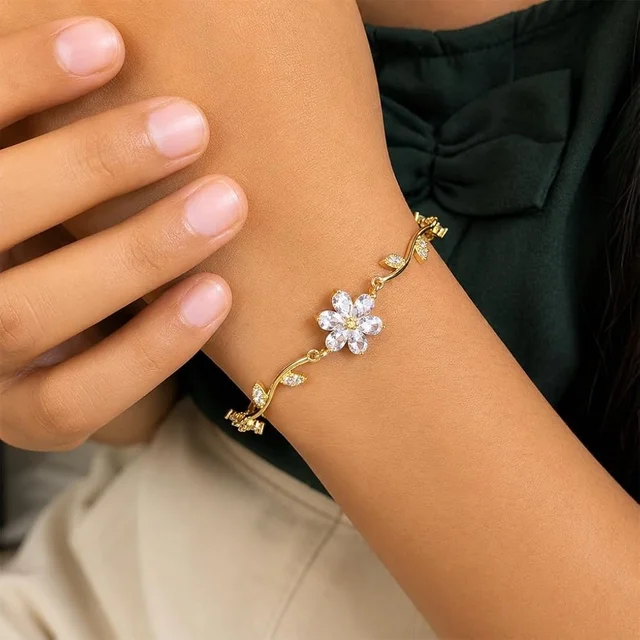 Flower Bracelet Anti Tarnish ( White ) 