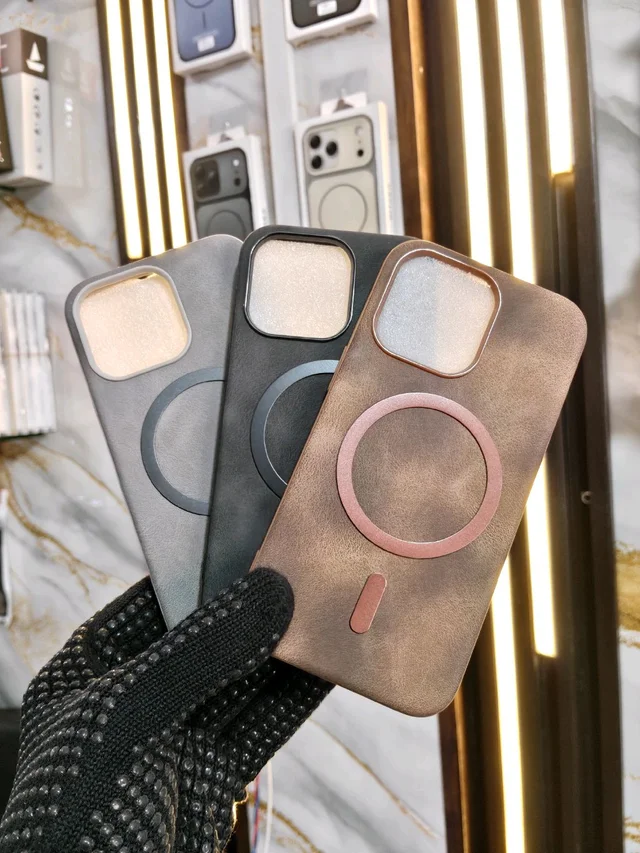 Iphone 11 OG IMPORTED MAGSAFE HARD LEATHER WITH INSIDE CLOTH CASE - Black