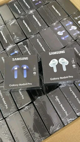 *π Samsung Galaxy Buds4 Pro*
*Hard Box πͺπ»*
Same as Original Metal Matte Finish β¨ Quality Superb Bass Sound + 5 Days Battery Backup..
