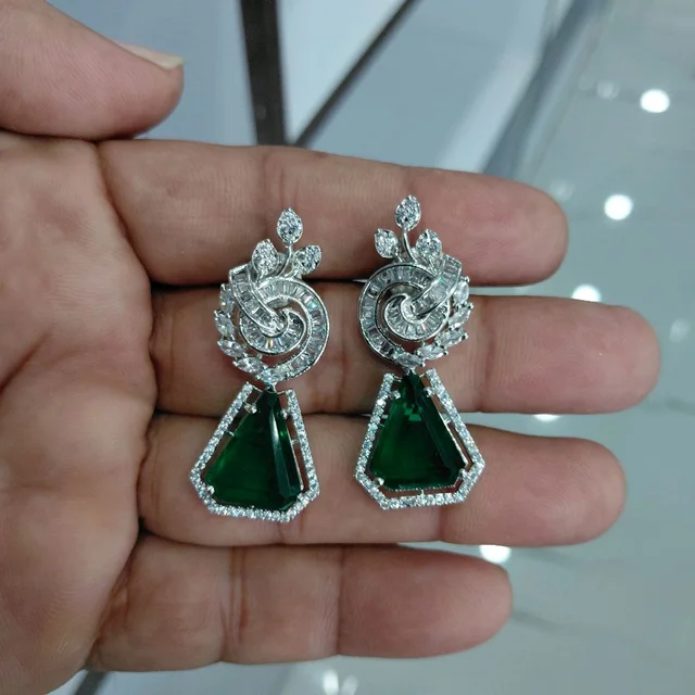 Shiny Gold Art And Jewellery Trending Jewellery Design Earring - Japanese Laurel