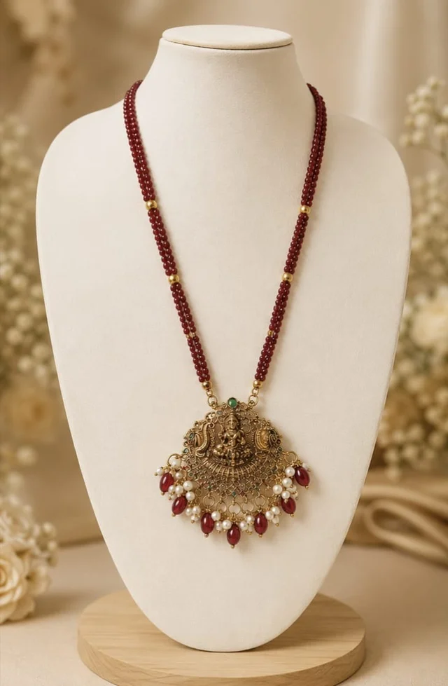 TEMPLE PENDANT BEADED NECKLACE - Free Size, Maroon
