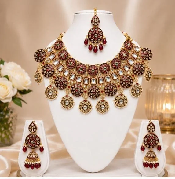 ELEGANT KUNDAN NECKLACE SET