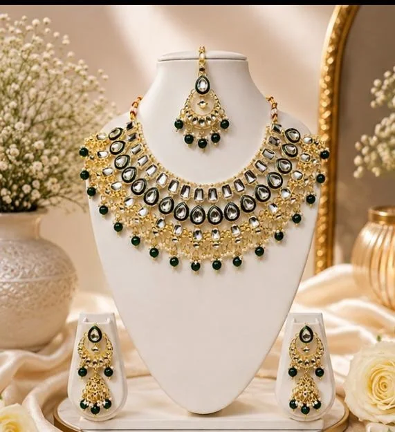 ELEGANT KUNDAN NECKLACE SET