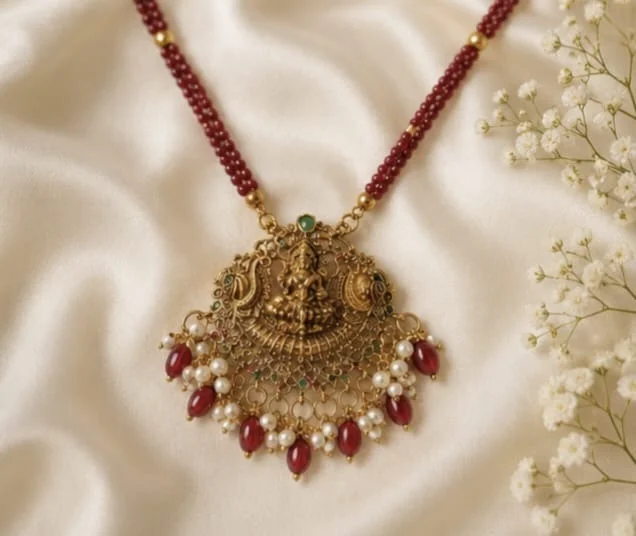 TEMPLE PENDANT BEADED NECKLACE - Free Size, Maroon