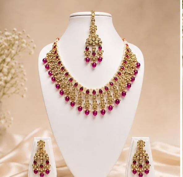 ELEGANT KUNDAN NECKLACE SET