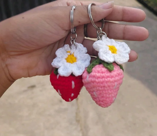 2piece: Hand Crocheted Strawberry Keychains (Red&Pink)