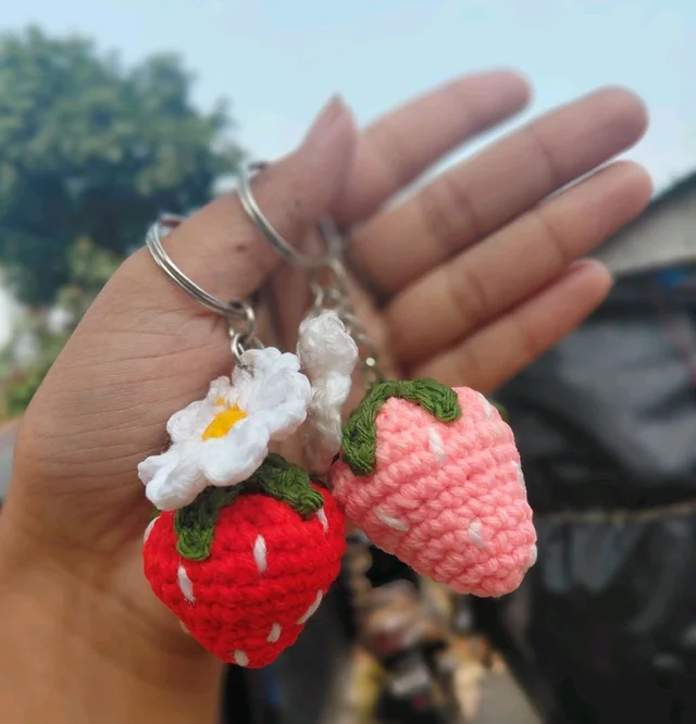 2piece: Hand Crocheted Strawberry Keychains (Red&Pink)