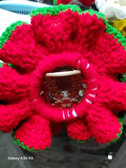 SenCrafts Hand-Crochted Red Ripple Scrunchie - M, red