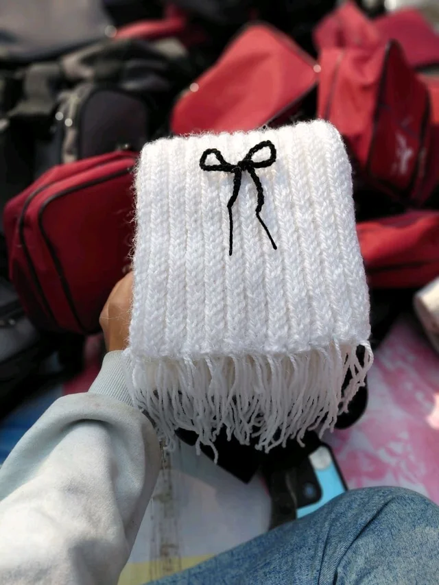 Hang-Crocheted Ribbed Woolen Bow Scraff - White