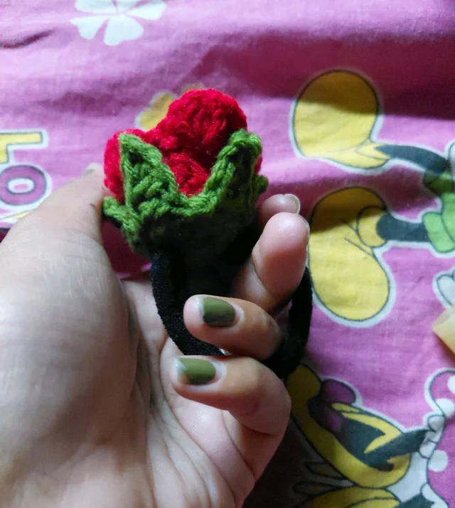 SenCrafts Hand Crocheted Flower Scrunchies Hair Band - rose