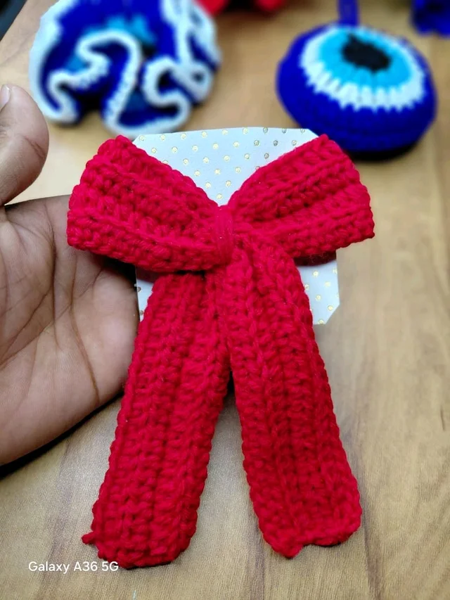 SenCrafts Hand Crocheted Hair Clip