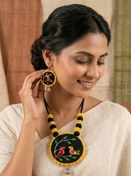 SenCrafts Hand-printed Bird's Of Paradise Jewellery Set - Black