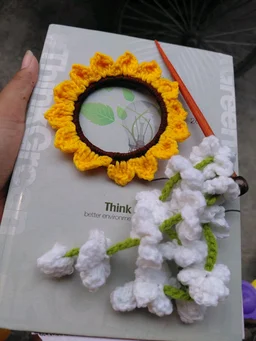 SenCrafts The Sunflower Bloom & Jasmine Dangle Hair Stick Set