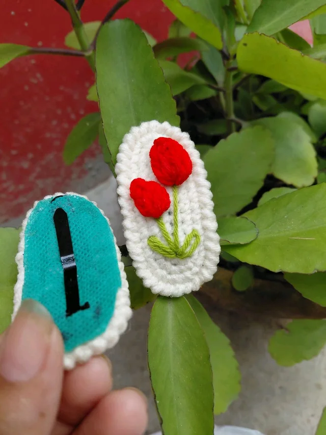 SenCrafts Hand Crocheted Tulip Hair Clips Pair (2piece)
