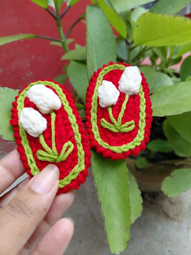 SenCrafts Handmade Crocheted Tulip Hair Clips Pair (2piece)