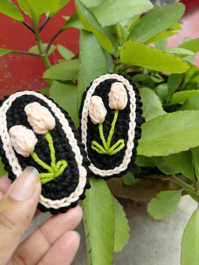 SenCrafts Handmade Crocheted Tulip Hair Clips Pair (2piece)