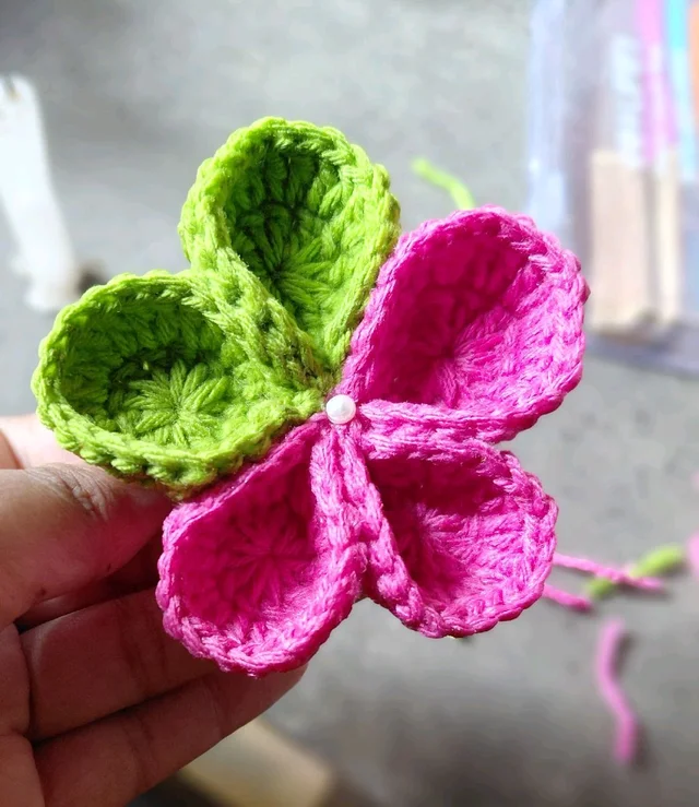 SenCrafts Hand Crocheted Hair Clip