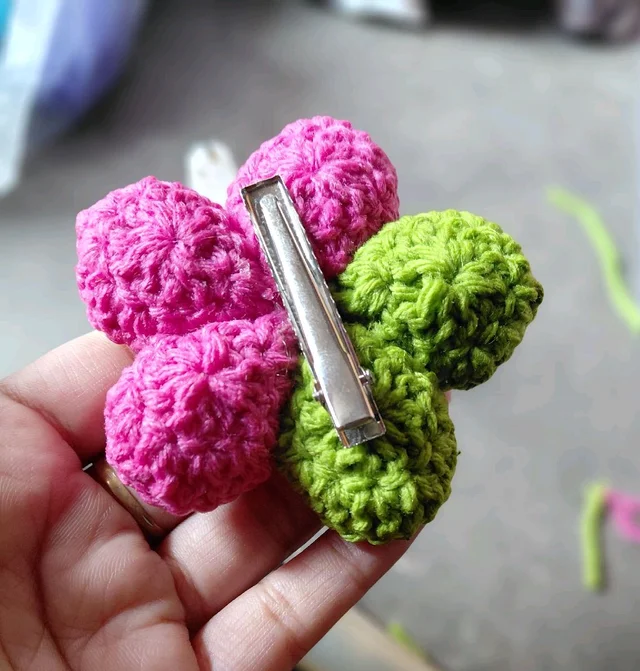 SenCrafts Hand Crocheted Hair Clip