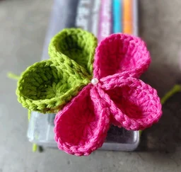 SenCrafts Hand Crocheted Hair Clip