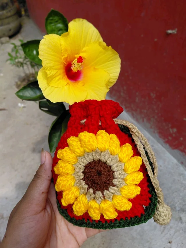 SenCrafts Hand Crocheted Sunny Blooms Pouch