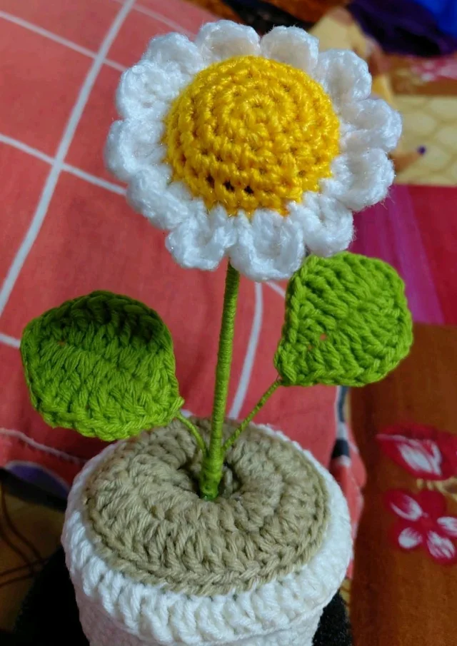 SenCrafts Hand Crocheted Daisy Potted Plant