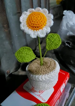 SenCrafts Hand Crocheted Daisy Potted Plant