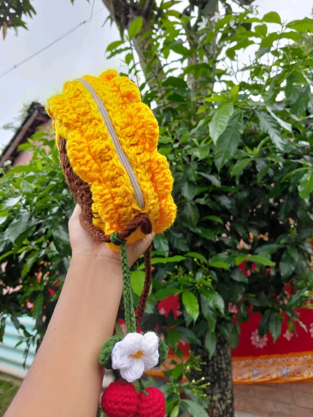 SenCrafts Hand Crocheted Sunflower Bag