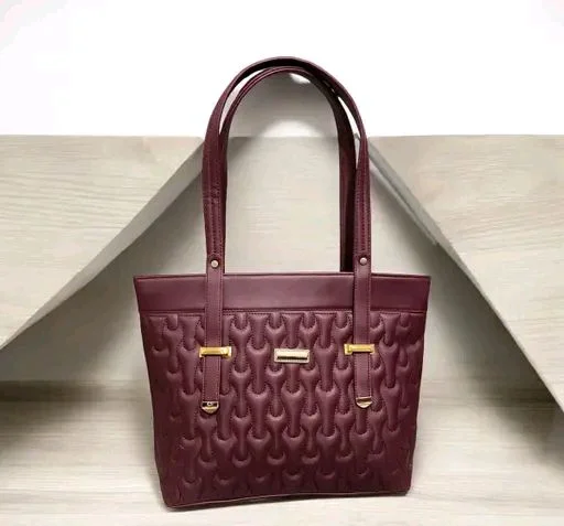 Elegant Attractive Woman Handbags 