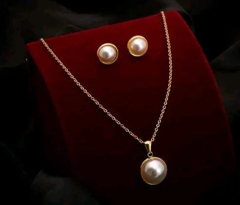 Pendent Set