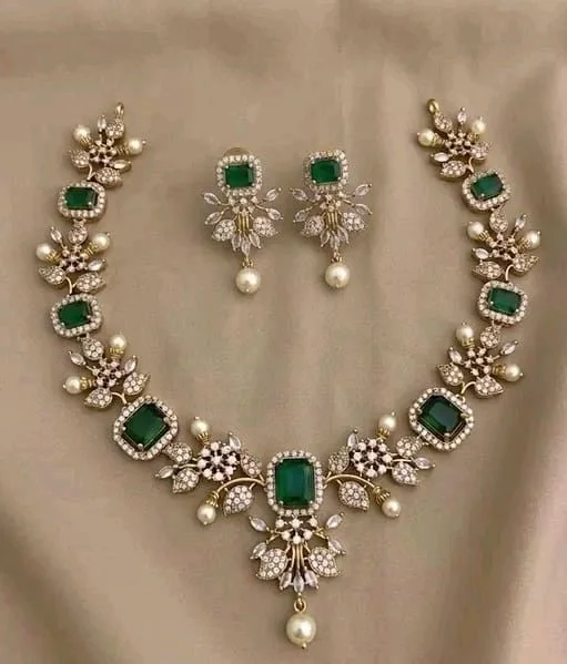 Emerald Empress Necklace Set
