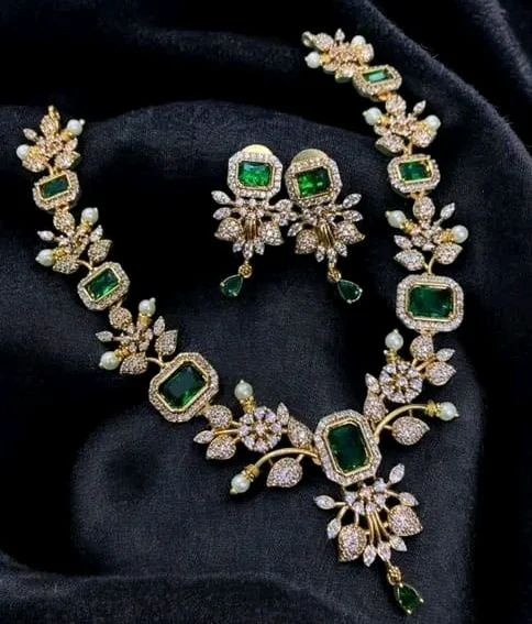 Allure Glittering Women Necklaces & Chains