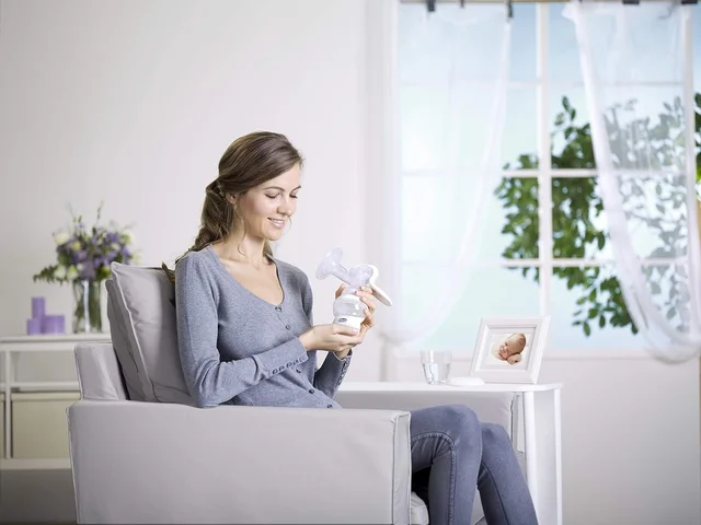 CHICCO MANUAL BREAST PUMP NATURAL FEELING
